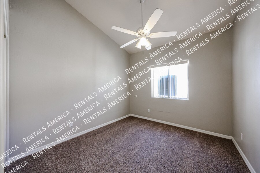 Building Photo - 13874 W Wilshire Dr