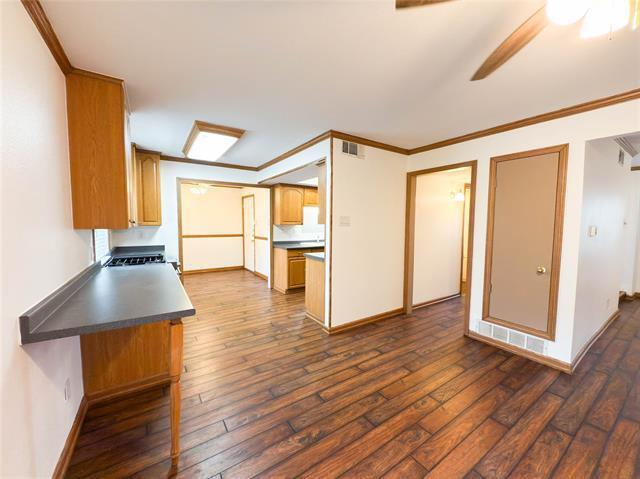 Building Photo - 8636 Strathmore Dr