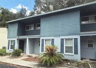Building Photo - 3935 SW 26th Terrace