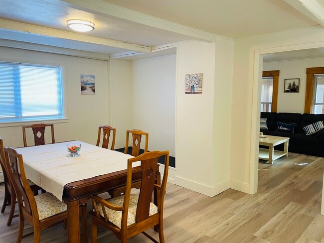 Building Photo - 17 Arch St