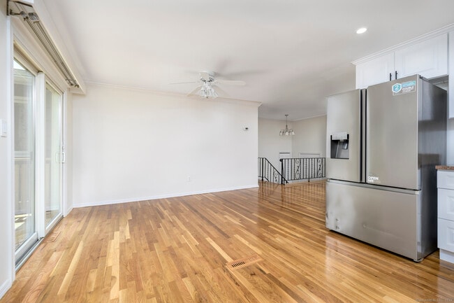 Building Photo - 10 Stanwick Pl