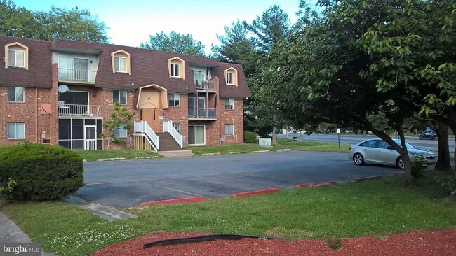 Parking Lot - 9 Par Haven Dr