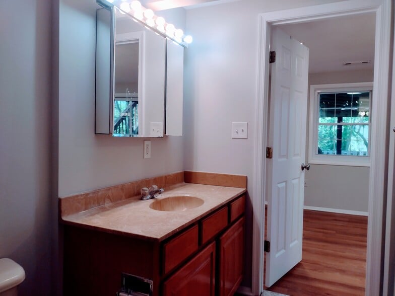 Building Photo - 5455 Hildebrand Ct