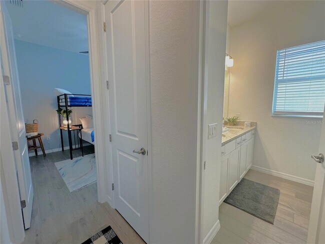 Building Photo - 25018 Longmeadow Dr