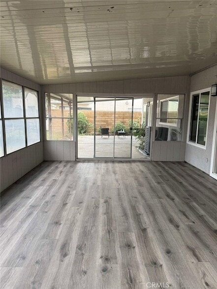 Building Photo - 408 N Flower St