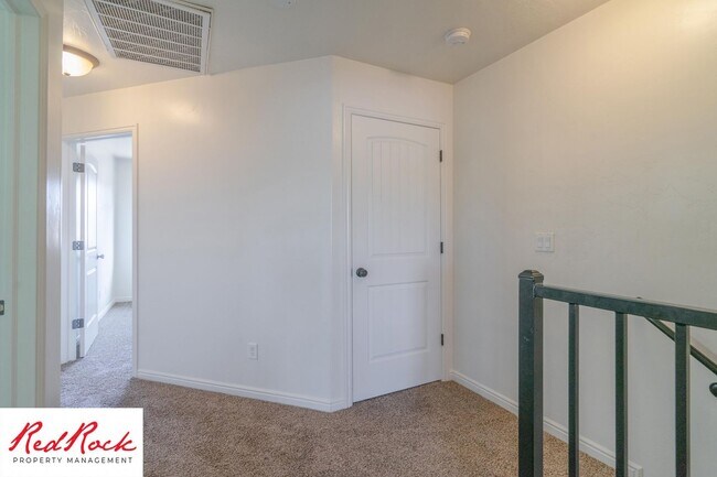 Building Photo - 2801 E 450 N