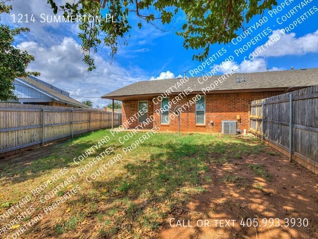 Building Photo - Duplex in Yukon