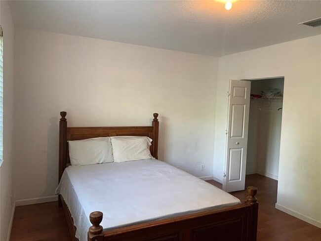 Building Photo - 1425 NW 36th Way