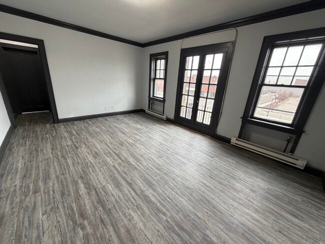 Building Photo - 210-201 Walnut-