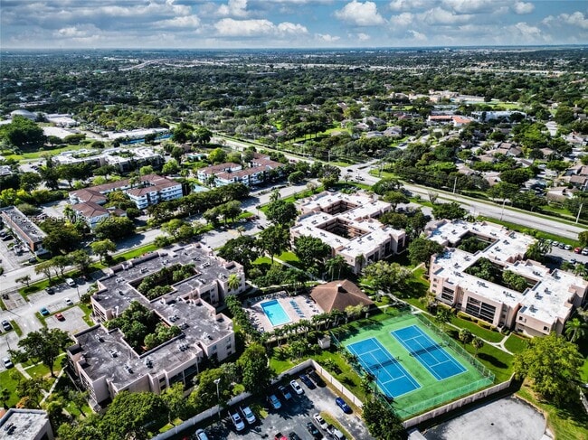 Building Photo - 10425 SW 112th Ave