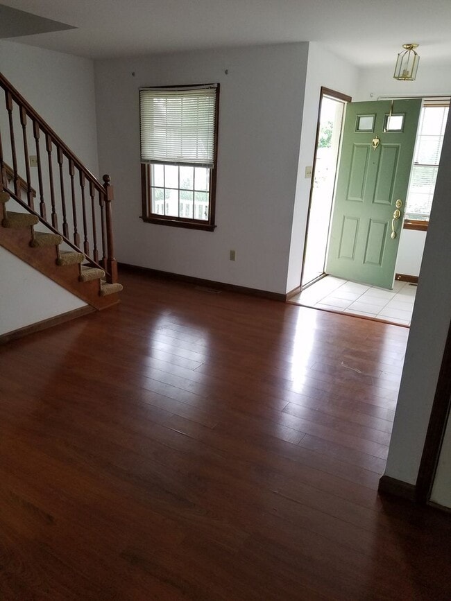 Building Photo - State College 3 bedroom duplex available August!