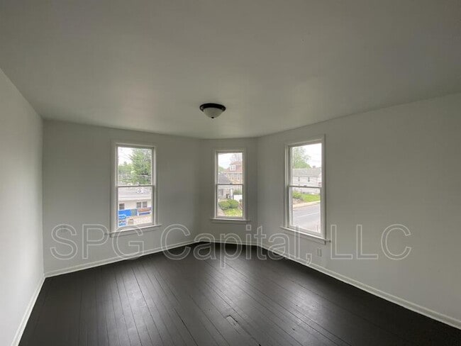 Building Photo - 632 S Second St