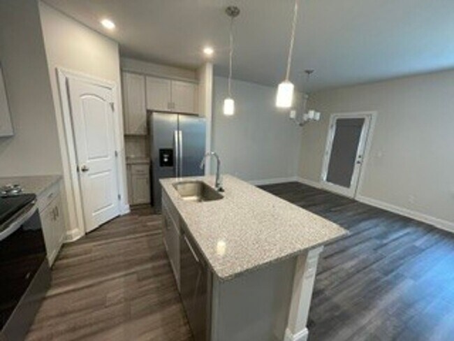 Building Photo - 4506 Skywood Ln