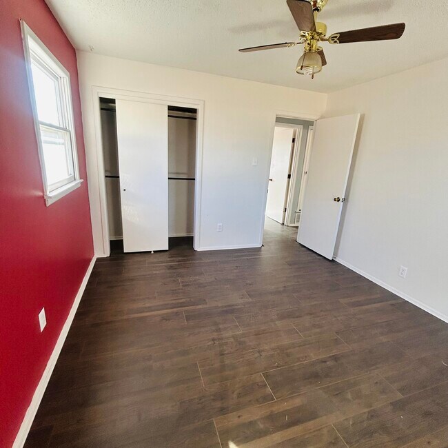 Building Photo - 1918 71st St