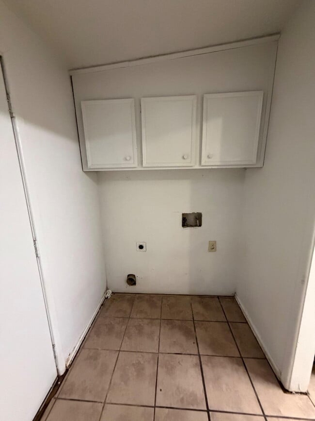 Building Photo - 7206 Avenue W