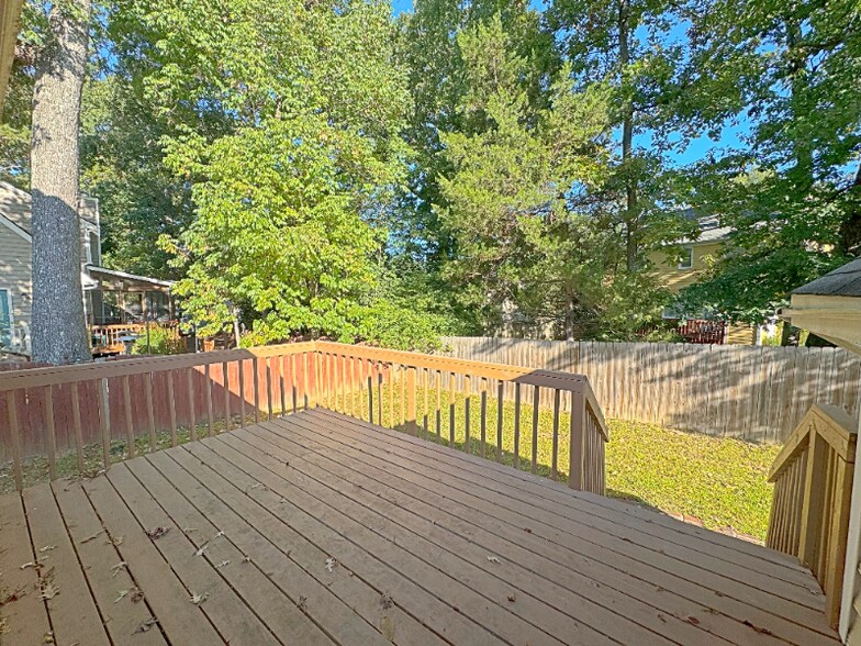 Building Photo - 102 Rock Nest Ct