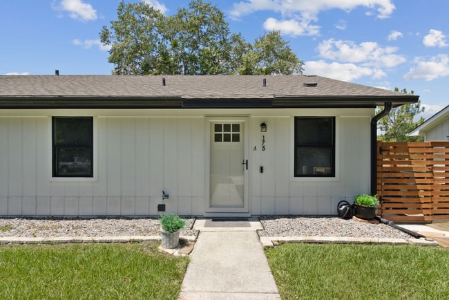 Primary Photo - 175 E Lakemont Dr