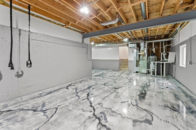 Building Photo - 9743 Oak Park Ave