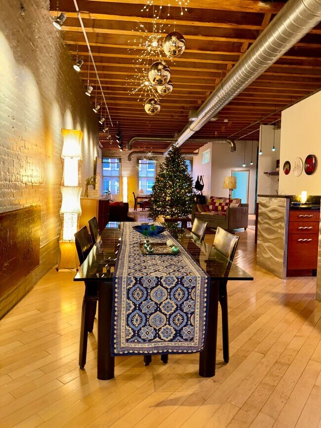 Building Photo - Beautifully 2-Bedroom Condo in Boston