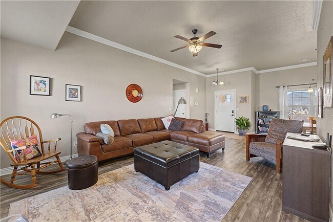 Building Photo - 706 Sedgwick Dr