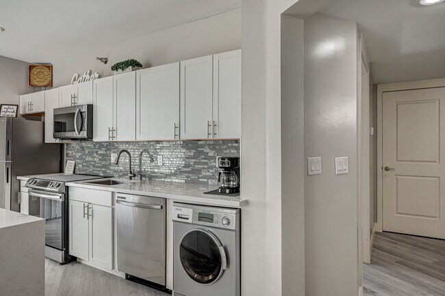 Building Photo - 1 Bedroom Furnished Condo in Lake Las Vegas