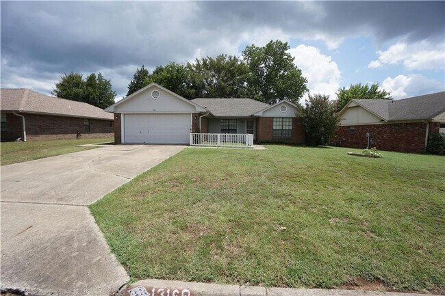 Building Photo - 4 Bedroom House, Gas Heat and Hot Water, N...