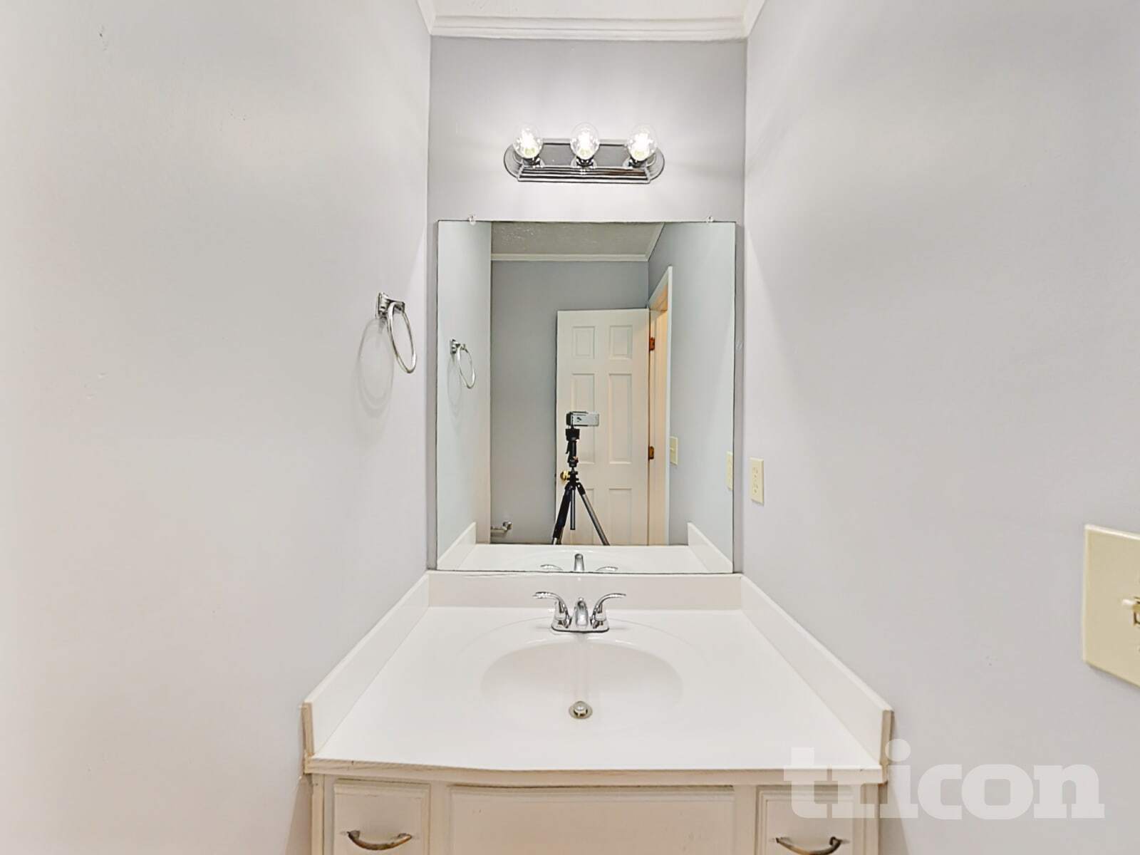 Building Photo - 215 Comstock Ct