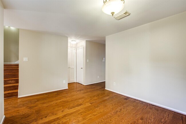 Building Photo - 11658 Lakeside Park Dr