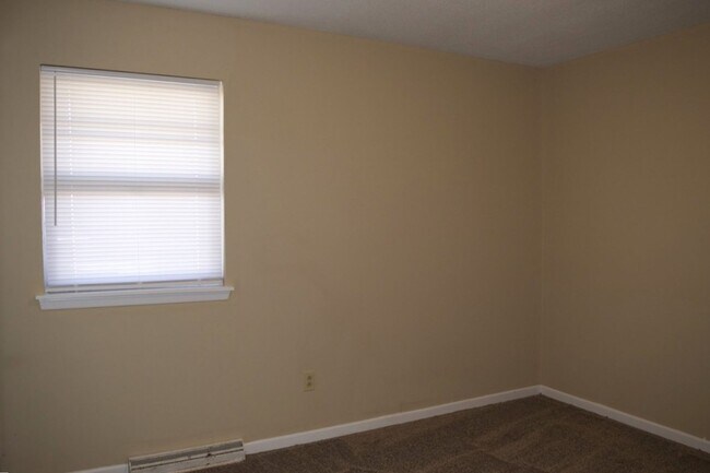 Building Photo - 4812 E Schooner Rd