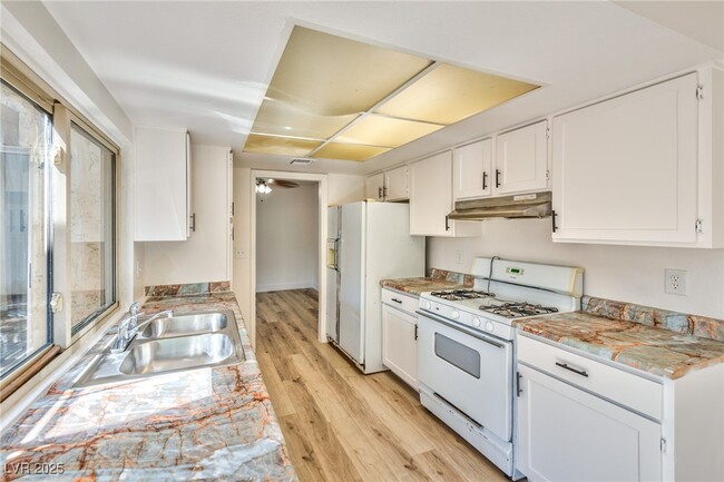 Building Photo - 4308 E Gretna Green Ct