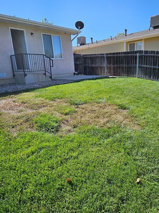 Building Photo - 931 Village Cir