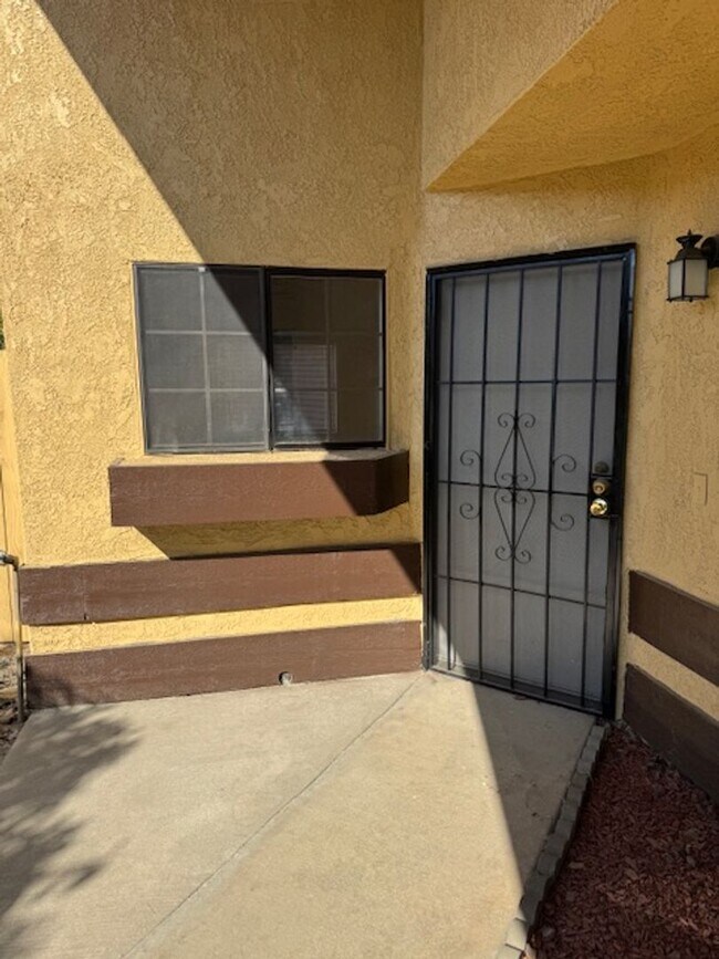 Building Photo - MOVE IN SPECIAL - Available Now - Charming...