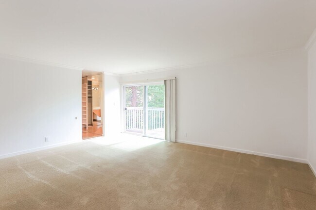 Building Photo - Available! Beautiful 3 Bedroom Townhome In Walnut Creek!
