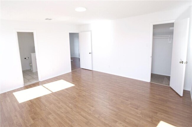Building Photo - 1305 Green Terrace Dr