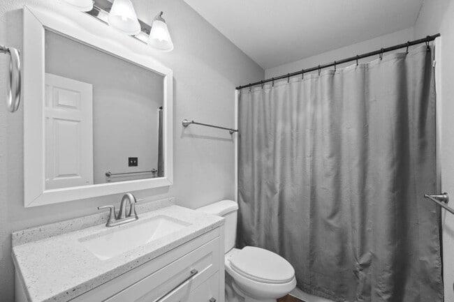 Building Photo - 920 W Entiat Ave