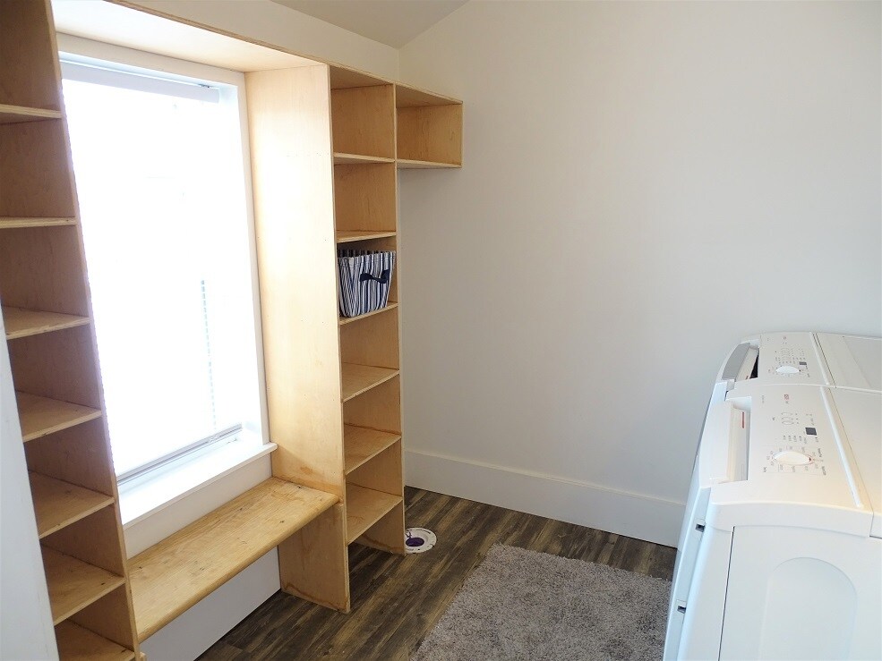 Building Photo - 783 E Main St