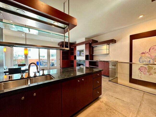 Building Photo - FURNISHED LUXURY TOP-FLOOR 2BR/2.5BA PENTH...