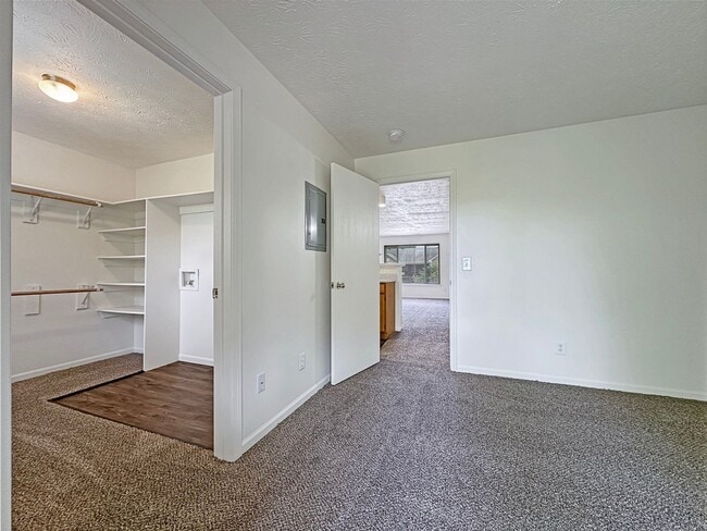 Building Photo - Battle Creek 1 Bedroom / 1 Bath Apartment – Available Now!