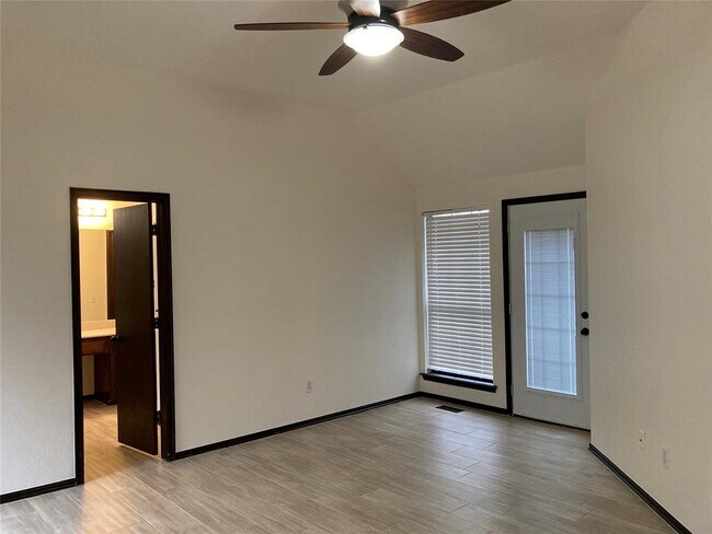 Building Photo - 405 Rhoades Ct