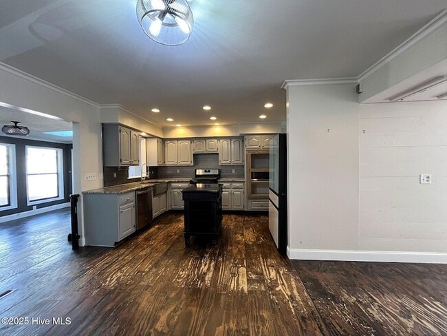 Building Photo - 7 Ash Ct