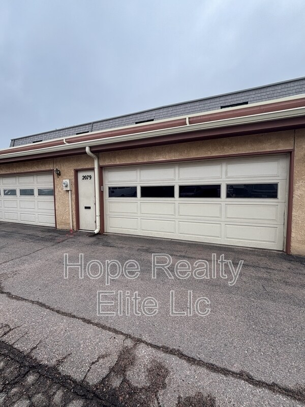 Building Photo - 2079 Sussex Ln