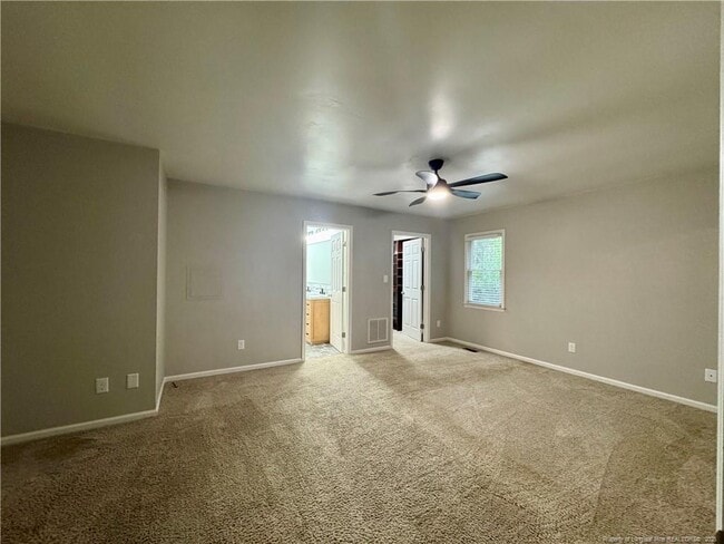 Building Photo - 200 Horseshoe Dr