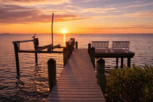 Building Photo - 7676 Westmoreland Dr