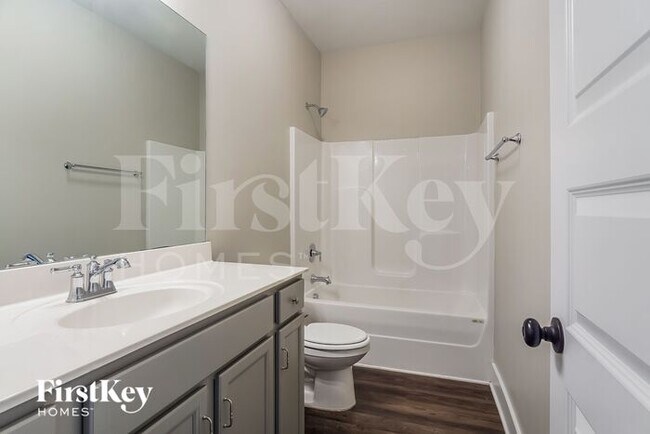 Building Photo - 2235 5th Ave S