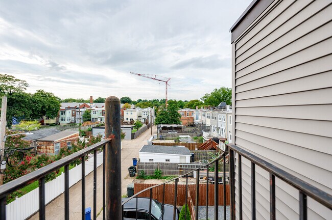 Building Photo - 1801 Otis St NE