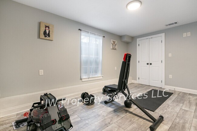 Building Photo - Stunning 3BR/3BA Home Near Downtown – Furnished or Unfurnished Options Available