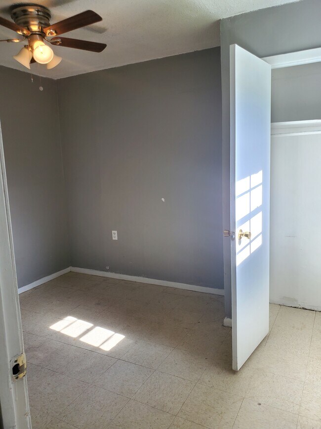 Building Photo - 5006 General McArthur St