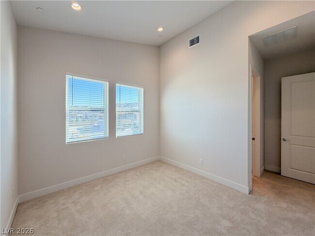 Building Photo - 10761 Canyon Bloom Dr