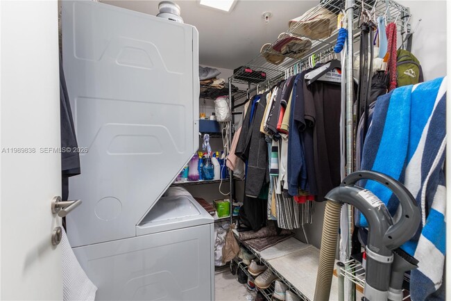 Building Photo - 1255 Collins Ave