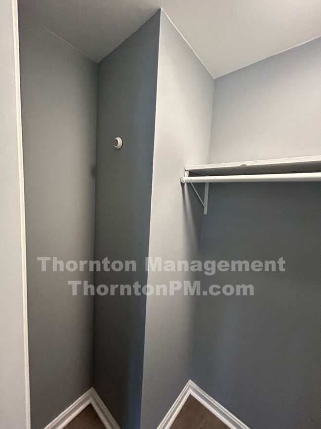 Building Photo - Culpeper Newly Renovated Townhouse